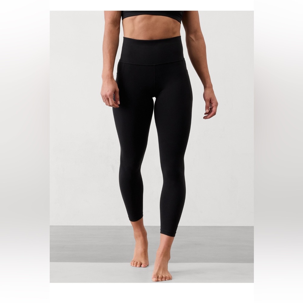 Athleta Salutation Stash High rise 7/8 legging